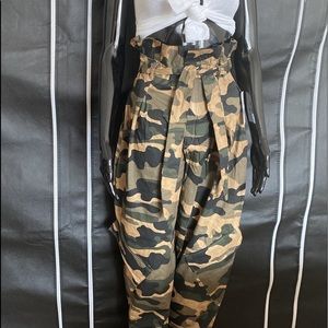 High-waisted Camo Pants